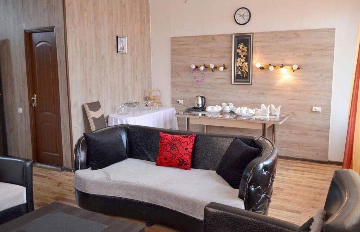 Hotel David Samtredia Esterno foto